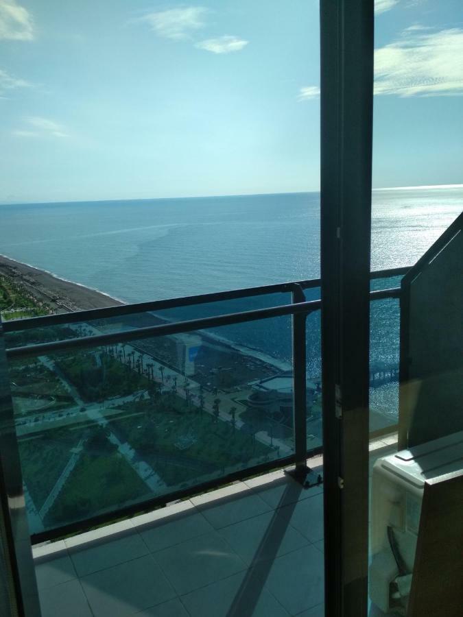 Апартамент Студия Панорамный Возле Моря Batumi Exterior photo